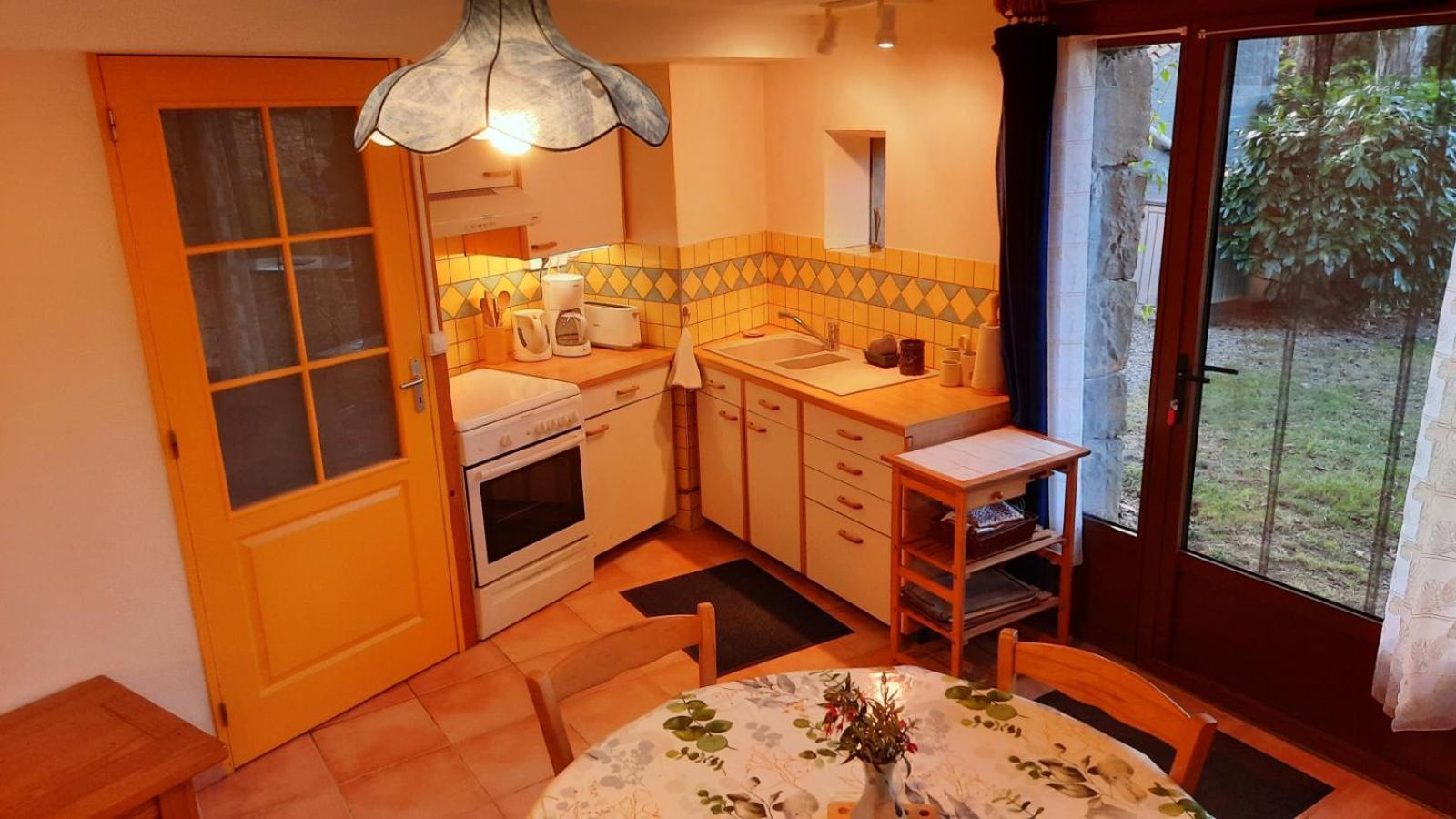 La Petite Maison Dans La Prairie Cassaignes Экстерьер фото