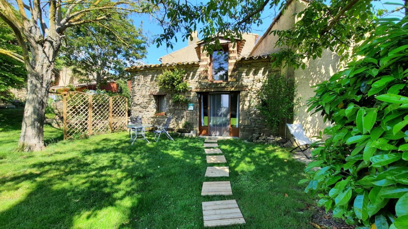 La Petite Maison Dans La Prairie Cassaignes Экстерьер фото